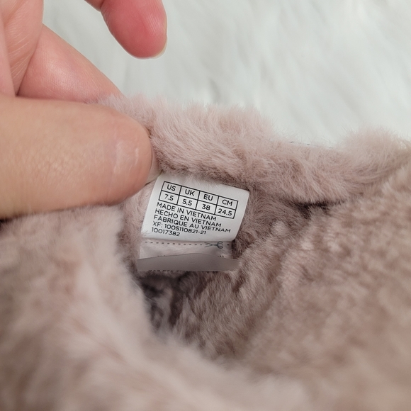 TOMS alpargata mule rose pink faux fur slippers. - Picture 10 of 11